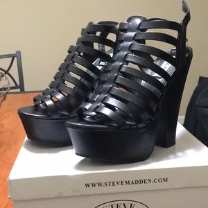 Gorgeous black Steve Madden heels
